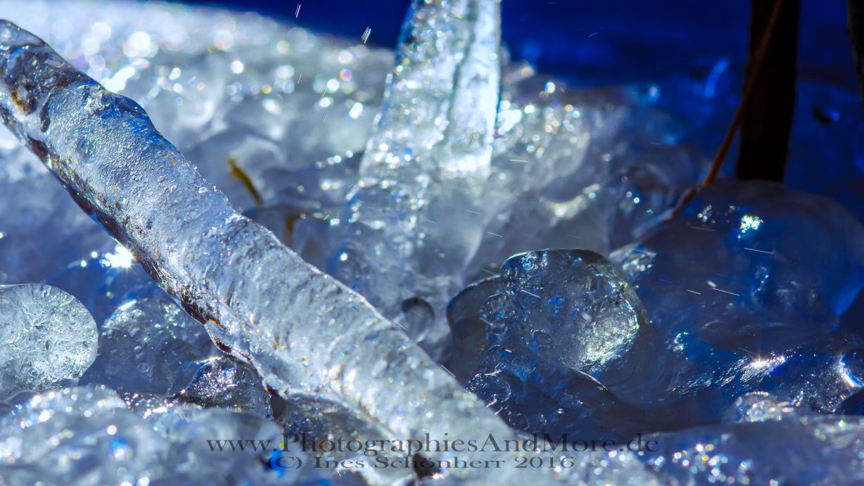 RIESIGER EISZAPFEN TRIFFT JUNGEN visual data 4